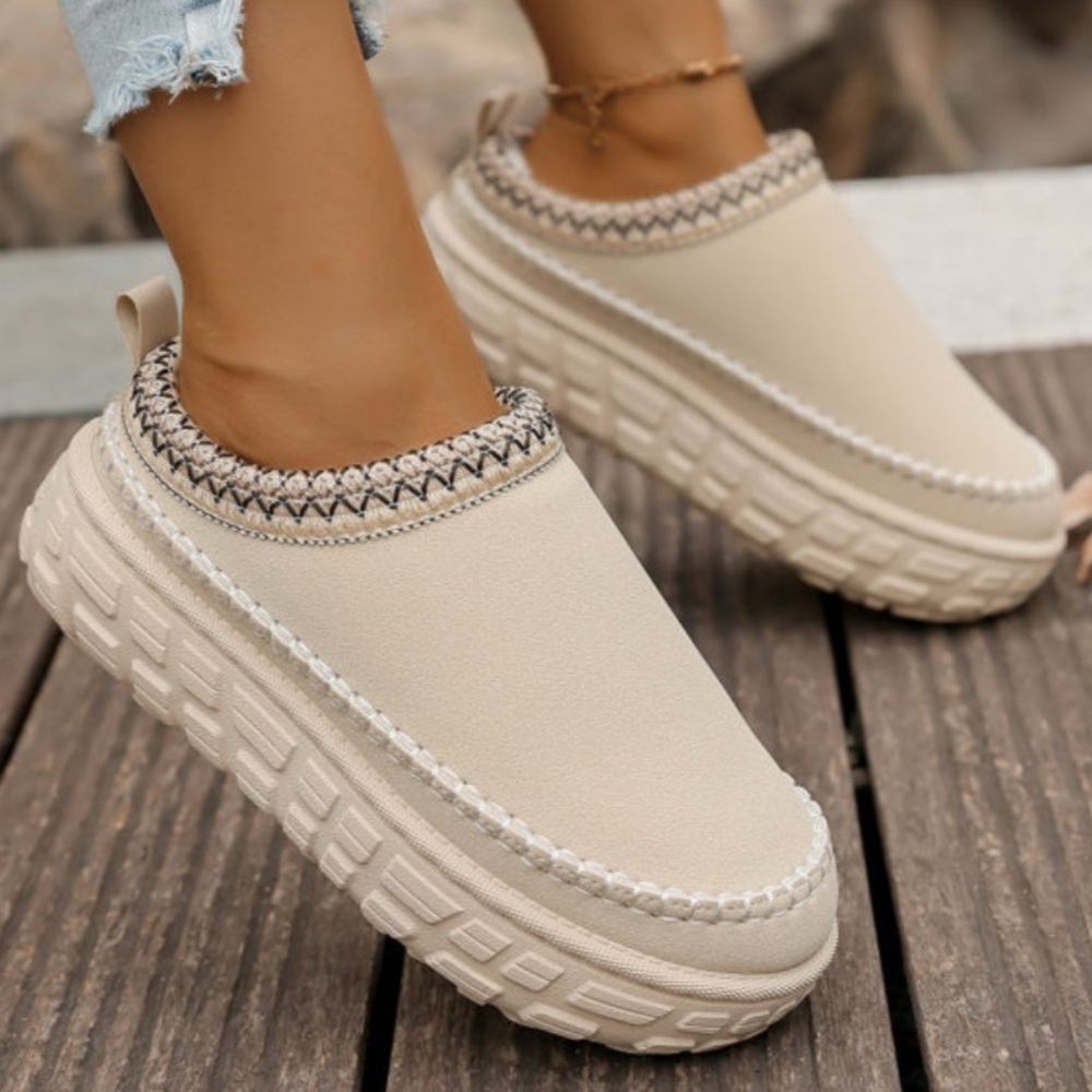 Faux Suede Patchwork Plush Winter Clog - Picture 4 of 12